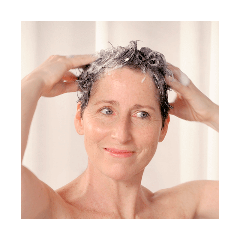 Gently wash your hair with the cleansing and fortifying hair treatment - MÊME Cosmetics
