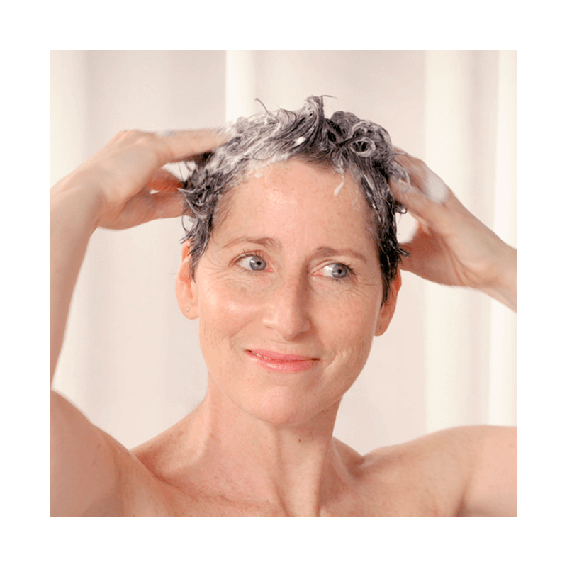 Nettoyer ses cheveux en douceur avec le soin lavant et fortifiant - MÊME Cosmetics