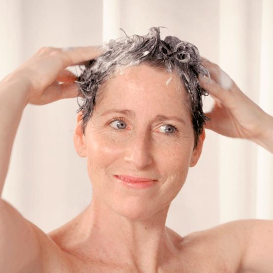 Gently wash your hair with the cleansing and fortifying hair treatment - MÊME Cosmetics