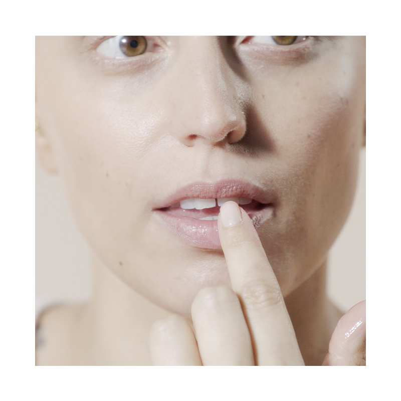 The lip balm calms irritation of damaged and healing skin - MÊME Cosmetics