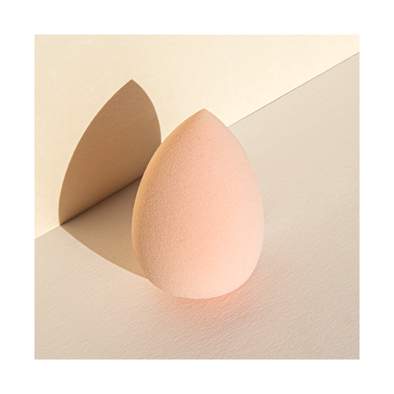 The Make-up sponge is the best way to apply your BB cream on your face - MÊME Cosmetics