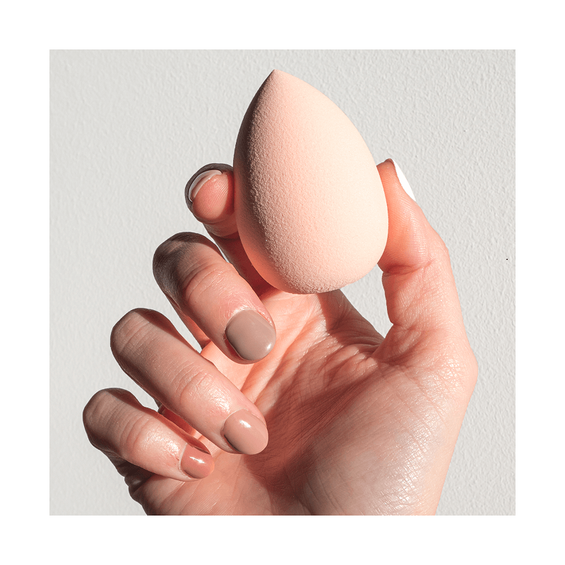 The make-up sponge, the perfect accessory for applying your BB cream - MÊME Cosmetics
