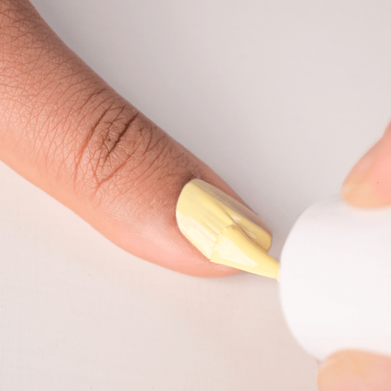 Vernis à ongles jaune Mimosa enrichi en silicium pour solidifier vos ongles fragiles - MÊME Cosmetics