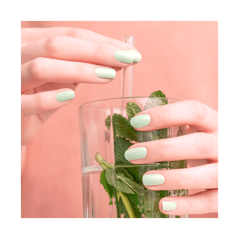 Vernis à ongles vert Menthe enrichi en silicium pour solidifier vos ongles fragiles - MÊME Cosmetics