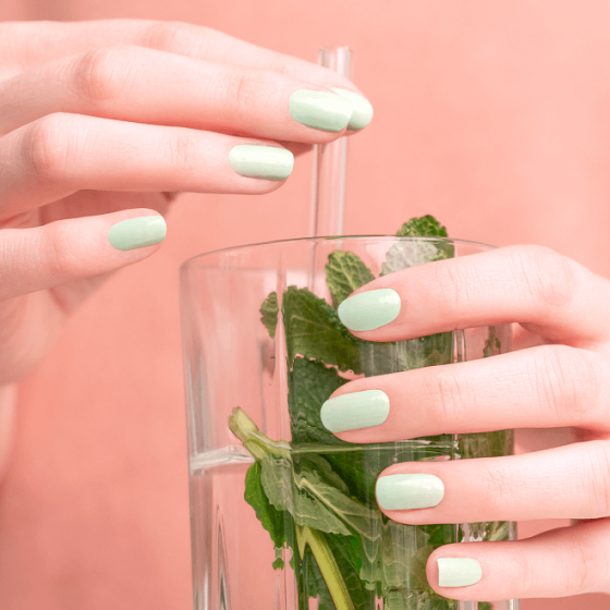 Vernis à ongles vert Menthe enrichi en silicium pour solidifier vos ongles fragiles - MÊME Cosmetics
