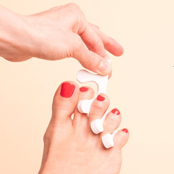 Toe separator, the clever accessory for a perfect pedicure - MÊME Cosmetics