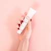 La Pommade démaquillante nettoie et retire toute trace de maquillage sans dessécher votre peau - MÊME Cosmetics