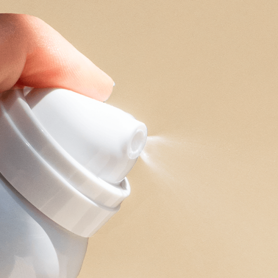 L'Eau de soin améliore la fonction barrière cutanée et unifie votre teint - MÊME Cosmetics