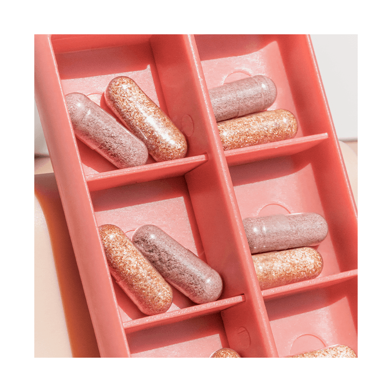 Pill box with several compartments - MÊME Cosmetics