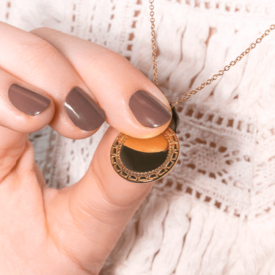 Collier doré Philippine de la marque Emma & Chloé en acier inoxydable offert dès 70€ d'achats - MÊME Cosmetics