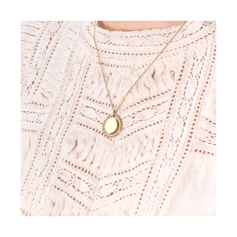 Collier Philippine de la marque Emma & Chloé, offert dès 70€ d'achats - MÊME Cosmetics