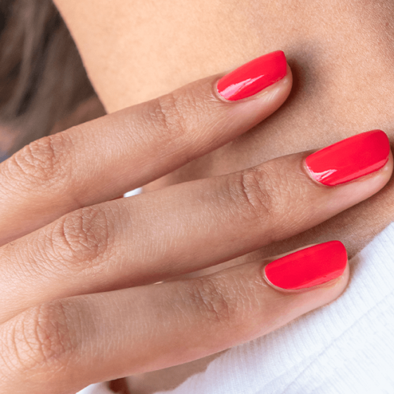 Coral silicon nail polish to protect and fortify damaged nails - MÊME Cosmetics