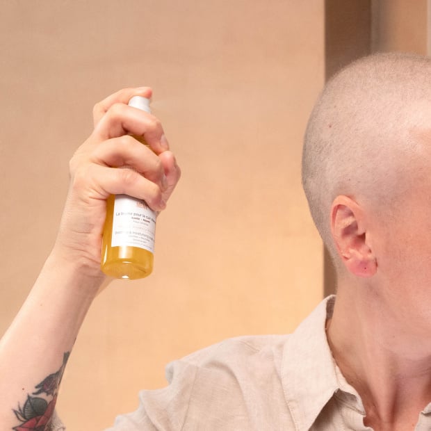 La brume soulage votre cuir chevelu et lutte contre les dessèchement - MÊME Cosmetics