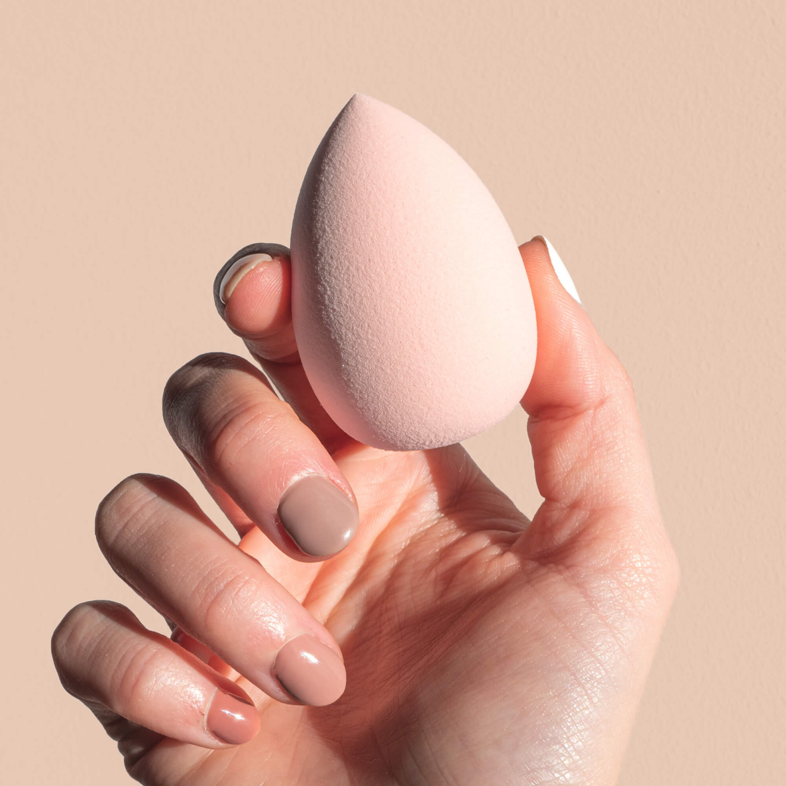 Make-up sponge to apply BB cream - MÊME Cosmetics