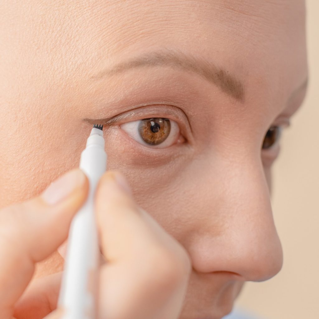 dessiner cils cancer eye liner