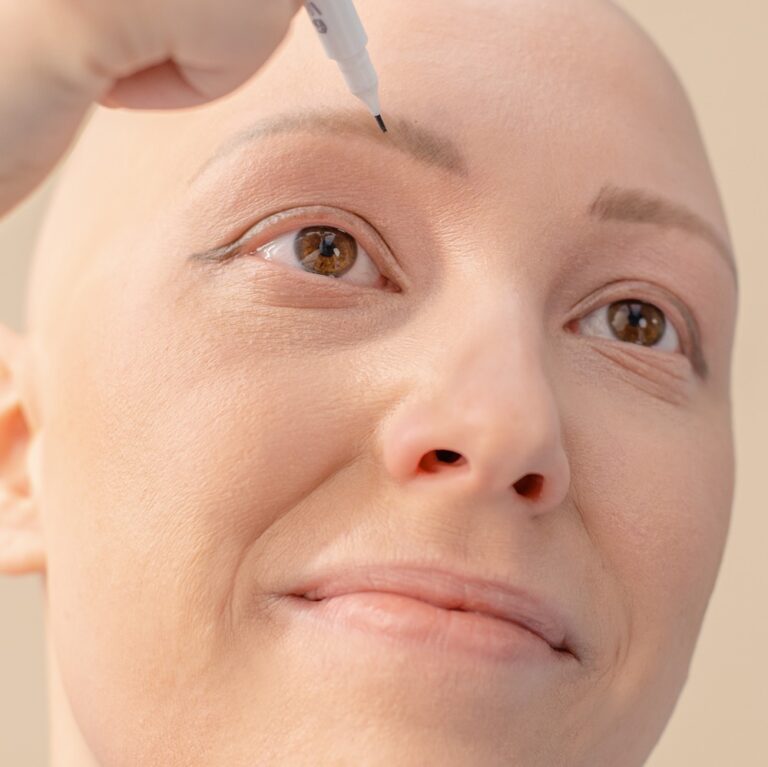 Repousse des cils et des sourcils, comment la favoriser ? MÊME