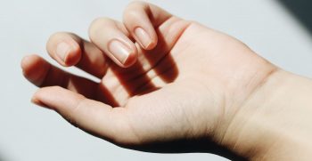 L’importance de l’hydratation des ongles pendant le cancer