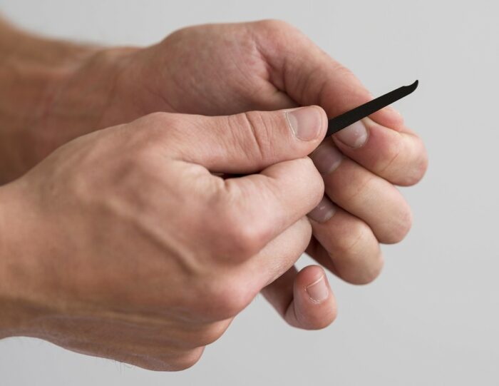 Vernis homme : guide complet pour adopter la tendance