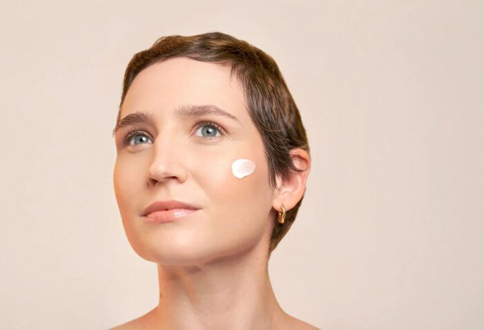 Crème solaire avant ou après les soins hydratants ? L&rsquo;ordre qui change tout