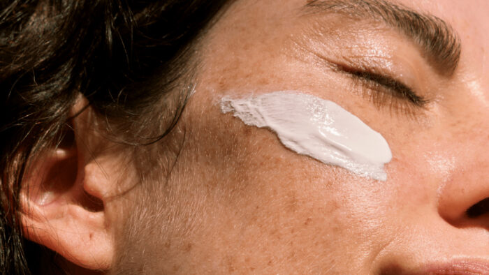 Crème solaire périmée : quels dangers et quand la remplacer ?
