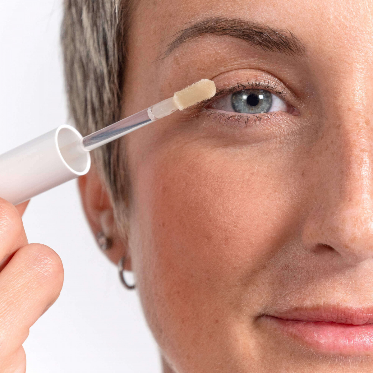 Booster treatment for eyelashes and eyebrows